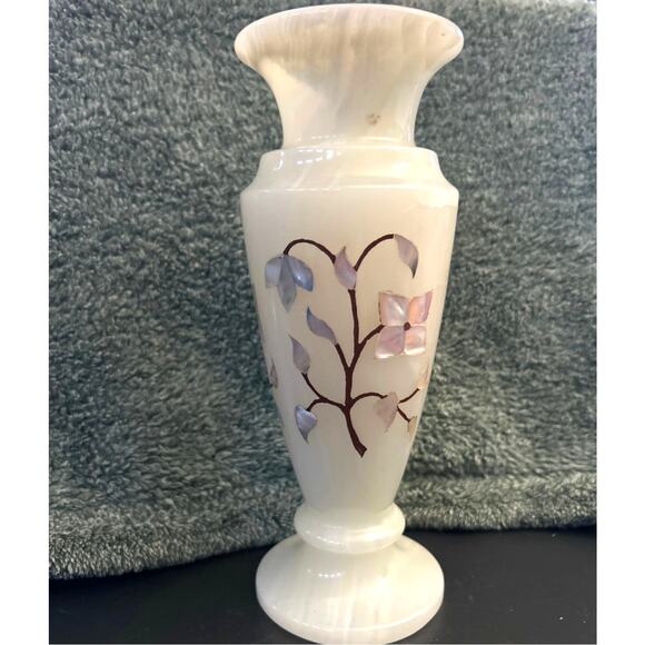 White Marble Flower Vase with Pearl Floral Pattern Inlays UV Reactive - Picture 1 of 11